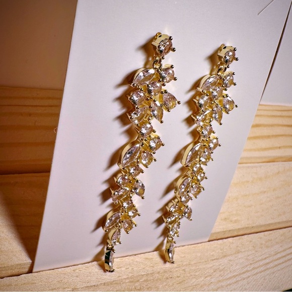 NEW Designer Celeb Inspired Yellow Gold-Plated CZ Leaf Vine Chandelier Earrings - Picture 5 of 16